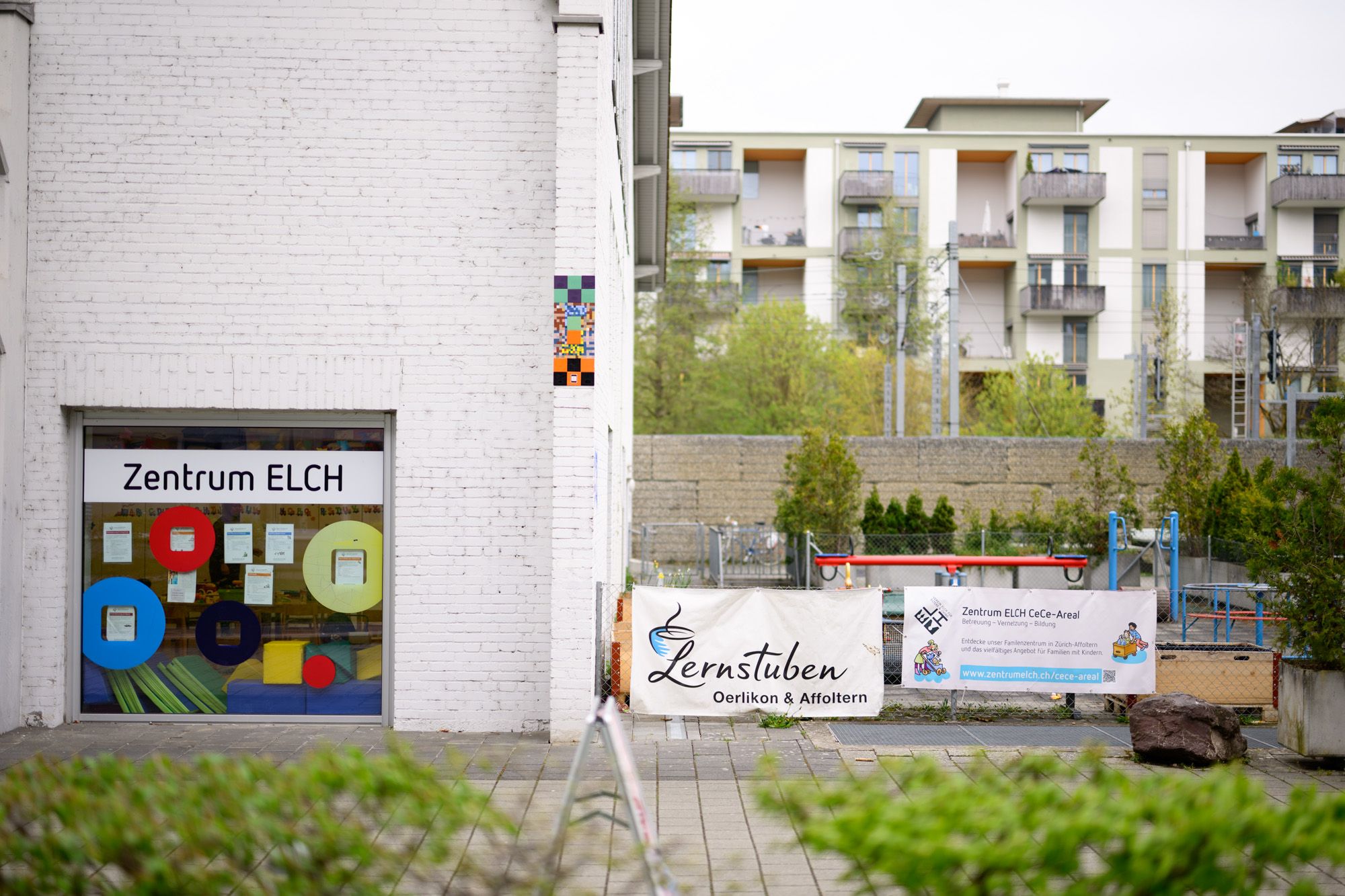 Eingang der Lernstube Affoltern von aussen